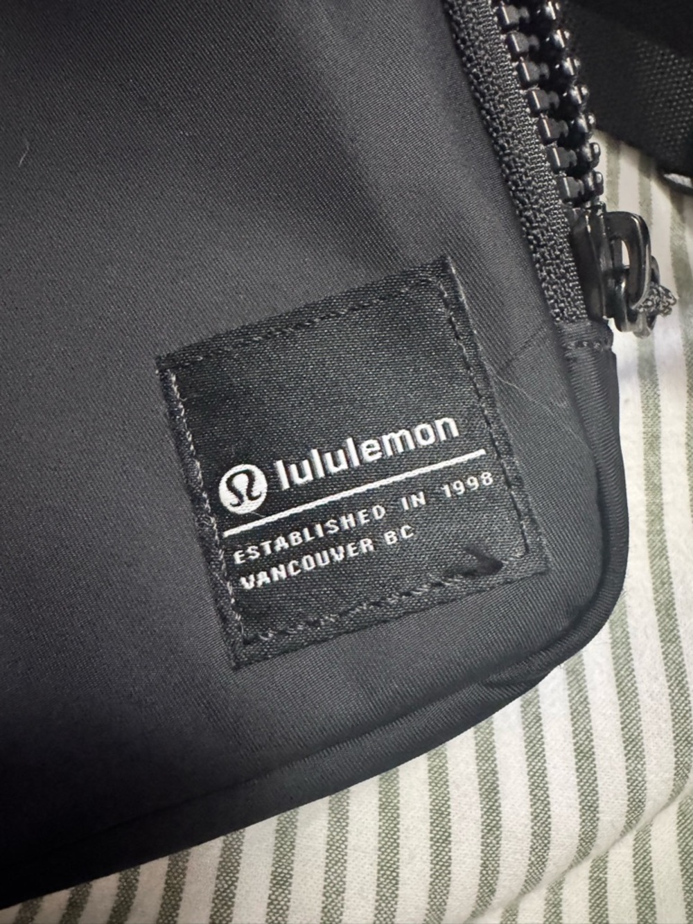lululemon athletica Black Compact Crossbody Pouch with Strap - Picture 4 of 4